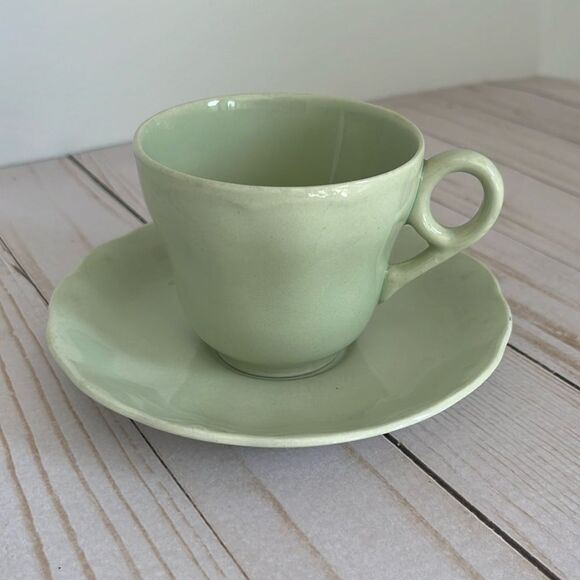 1950s Grindley Almond (Green) Petalware teacup and saucer. - Picture 1 of 6